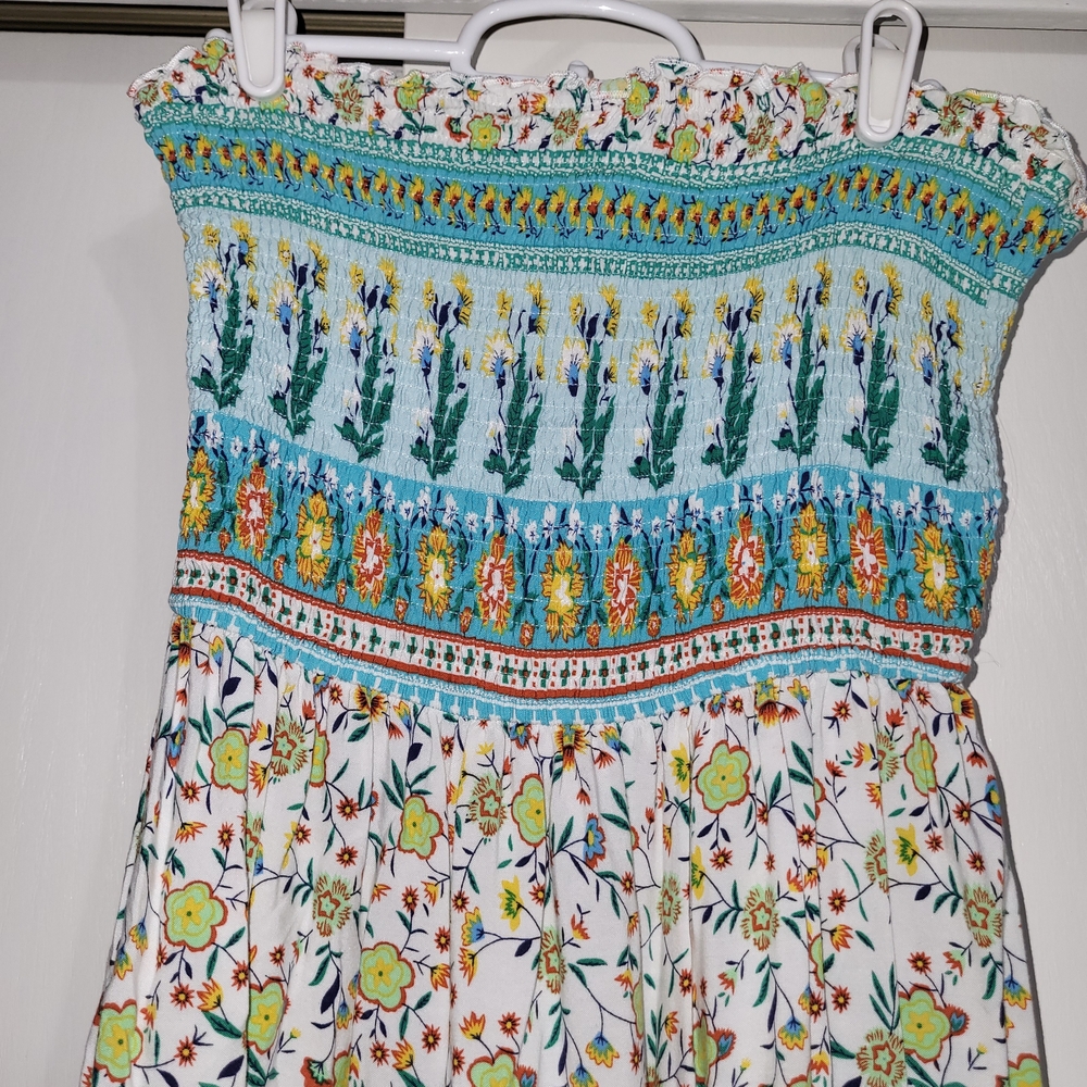 Elegant Strapless Floral Dress in Blue and White - Picture 9 of 11